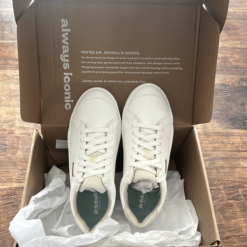 Size 6.5- Dr Scholls Time Off - White - Womens NIB

Brand new never worn !